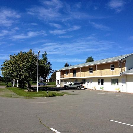 Baker'S Lighthouse Motel Summerside Bagian luar foto