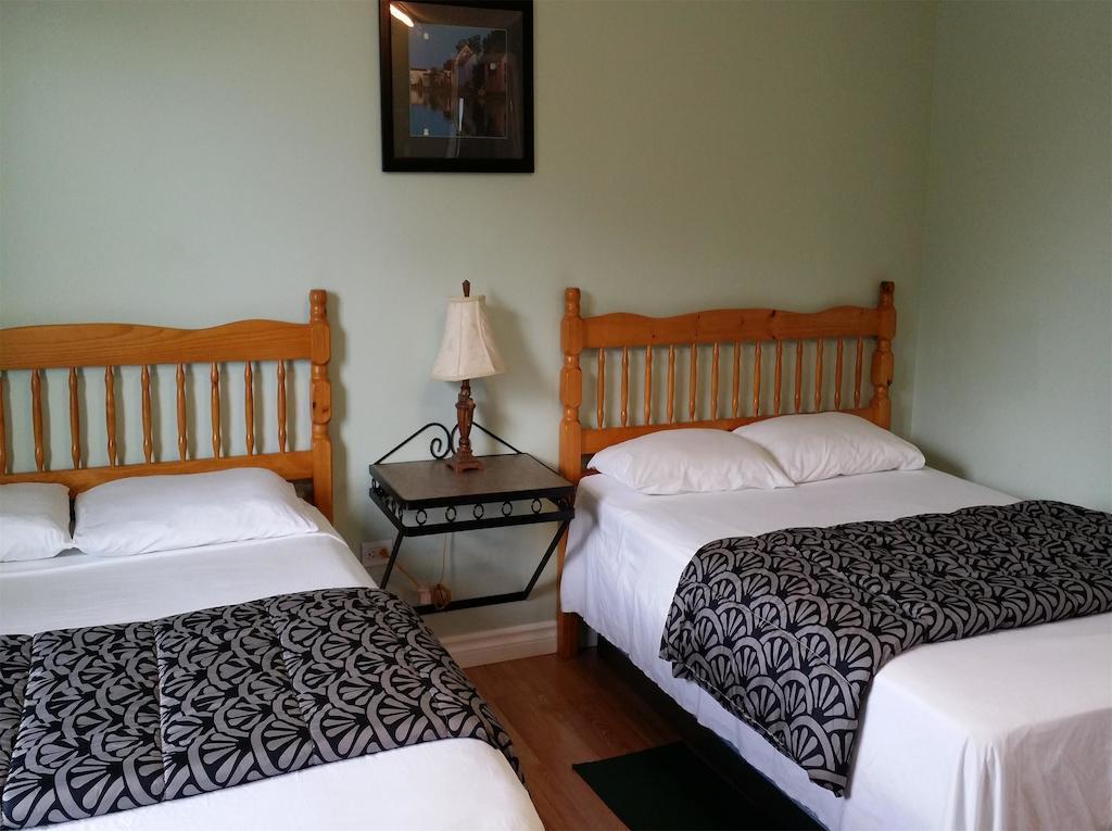 Baker'S Lighthouse Motel Summerside Ruang foto