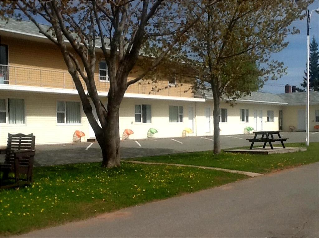 Baker'S Lighthouse Motel Summerside Bagian luar foto